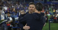 El tenso momento entre Xabi Alonso y Bordalás: se encararon en los banquillos tras la roja a Nyom