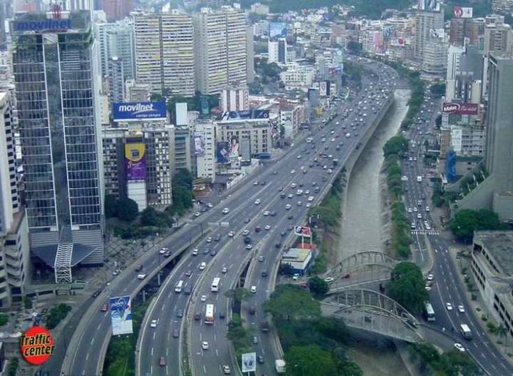 Cierre del puente de San Pedro en Caracas por mantenimiento