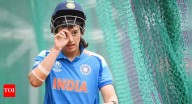 Tears in dugout: Smriti Mandhana breaks down as India stare at World Cup exit