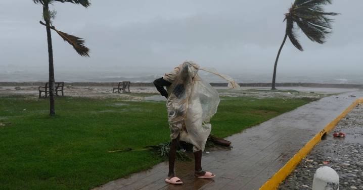 Foreign Office issues Hurricane Melissa update for UK tourists urged to take action as storm hits Jamaica