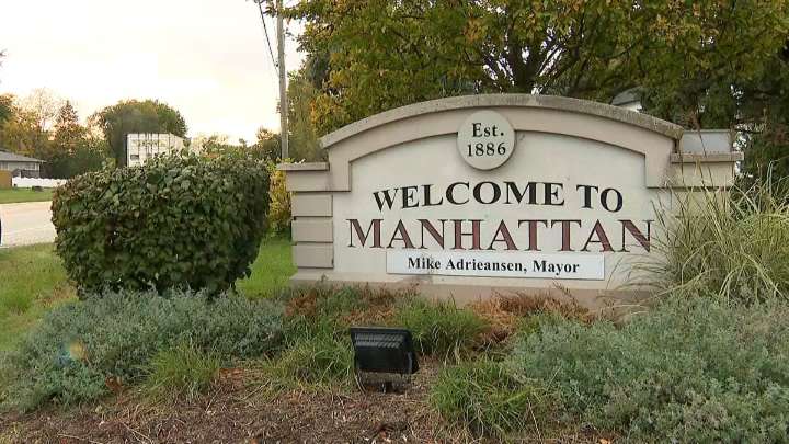 Manhattan, Illinois school district mourns loss of 2 students