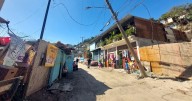 En riesgo familias por poste del alumbrado público que está por caer