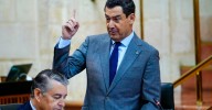 Juanma Moreno recibe el respaldo de Génova en la crisis de los cribados en Andalucía