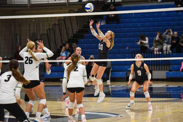 Green Wave hangs on in each set to sweep Jacks in final home match
