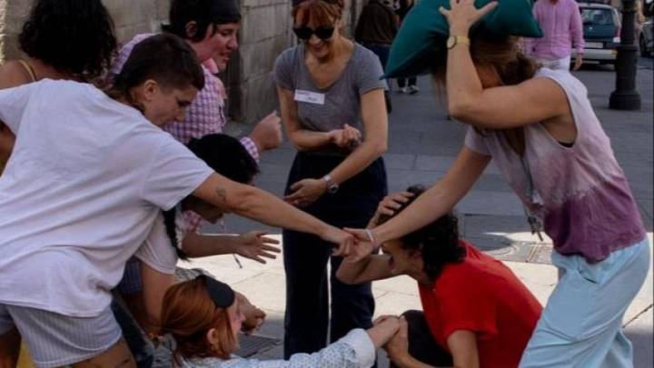 El 'Colectivo Mesa Camilla, arte y enfermedad', reivindica volver al encuentro y la conversación