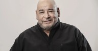 La nueva vida de Roly Serrano: tras pasar 9 meses internado y 3 en coma, a los 70 años regresó al teatro e inició una relación: "No me podía morir sin volver a enamorarme"
