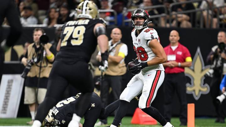 Bucs’ Anthony Nelson, Chase McLaughlin earn player of the week honors