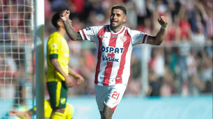 Unión, próximo rival de Newell's, goleó a Defensa y llegará al Coloso como escolta