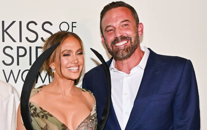 Jennifer Lopez y Ben Affleck posan juntos por primera vez en una alfombra roja tras su divorcio