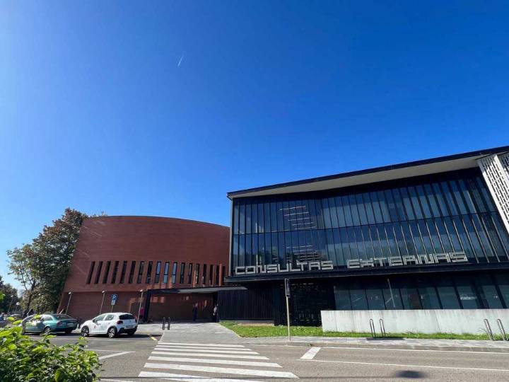 Jordi Sabaté denuncia la situación crítica de una paciente de ELA en el Hospital Sierrallana
