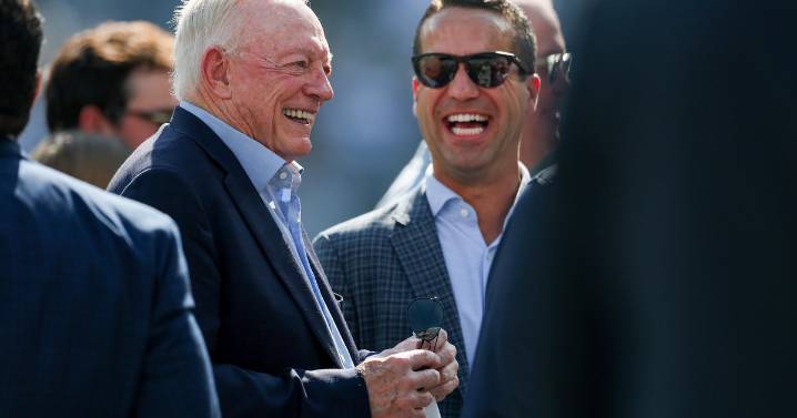 Dallas Cowboys owner Jerry Jones fined $250,000 by NFL, apologizes for obscene gesture toward fans: "That was unfortunate"