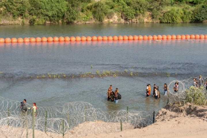 Anuncia Noem operación ‘Muro del Río’ para proteger la frontera de la migración irregular