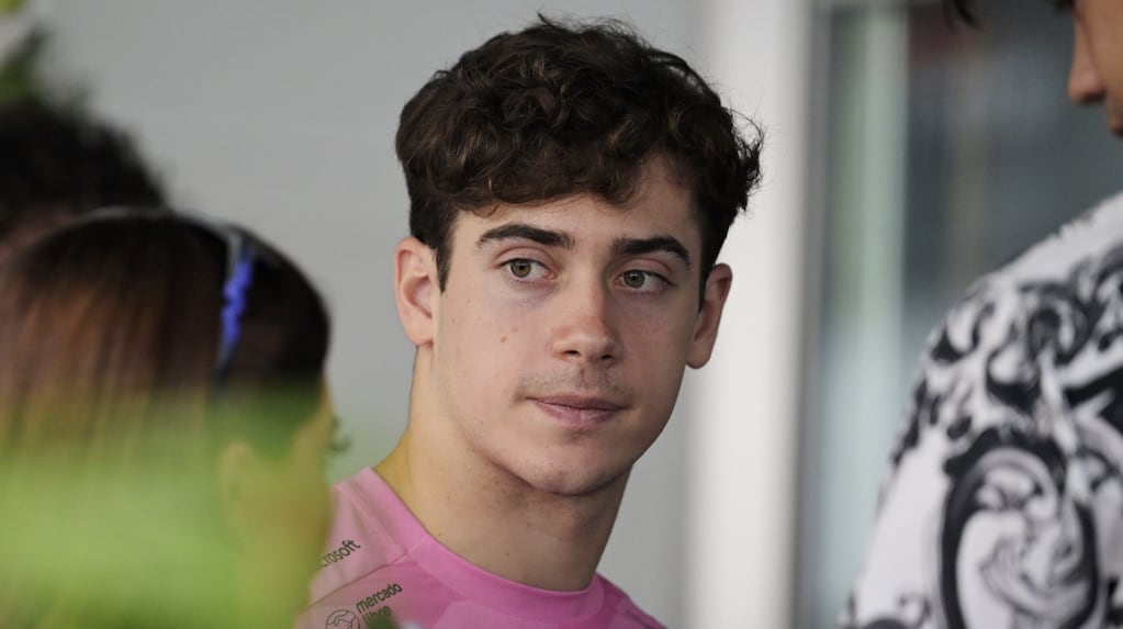 Mientras Colapinto espera en Alpine, un equipo de la F1 confirmó a sus pilotos y solo quedan 4 vacantes para la temporada 2026