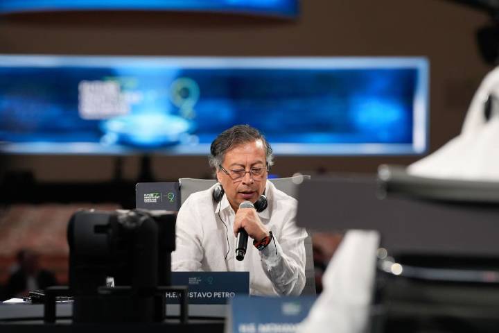 Presidente Petro confirma que negaron suministro de combustible a avión presidencial en Cabo Verde