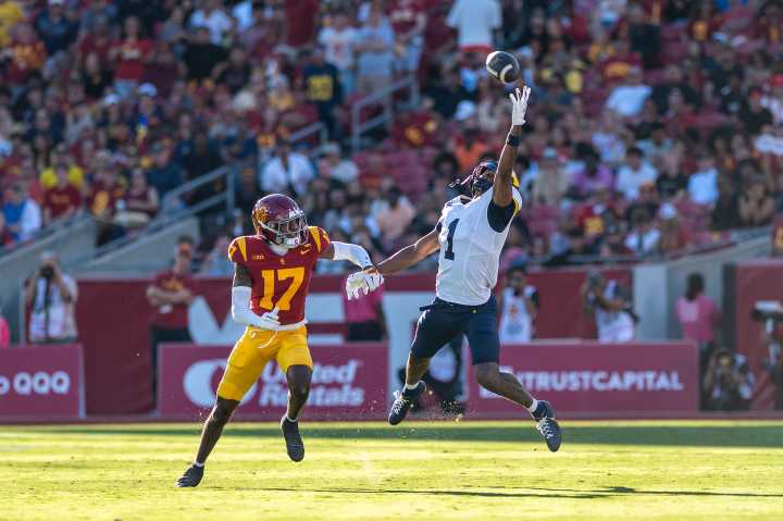 Well-balanced USC offense tramples No. 15 Michigan, 31