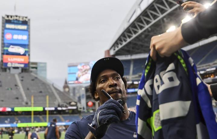 Photos: Seahawks, Texans face off on Monday Night Football