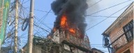 Voraz incendio consumió en su totalidad una vivienda en el municipio Libertador en Caracas (+Video)