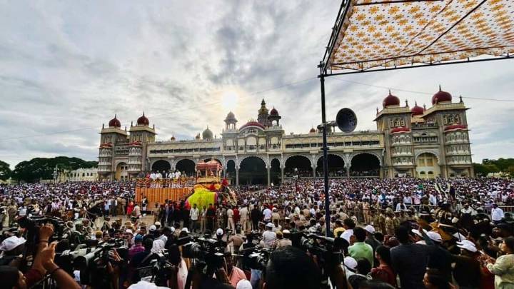 Mysuru Dasara festivities ends with spectacular procession