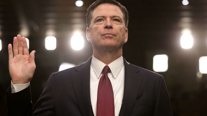 El exdirector del FBI James Comey se declara inocente en una corte federal