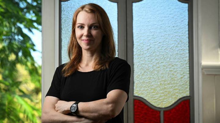Queensland Health forced to pause Dr Jillian Spencer dismissal as she takes legal action over political discrimination