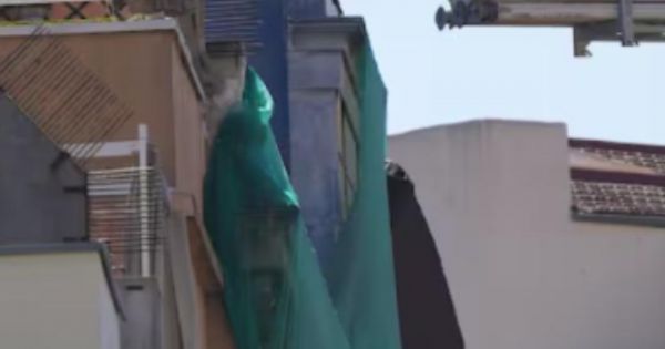 Se derrumbó un edificio en pleno centro: cuatro obreros quedaron atrapados