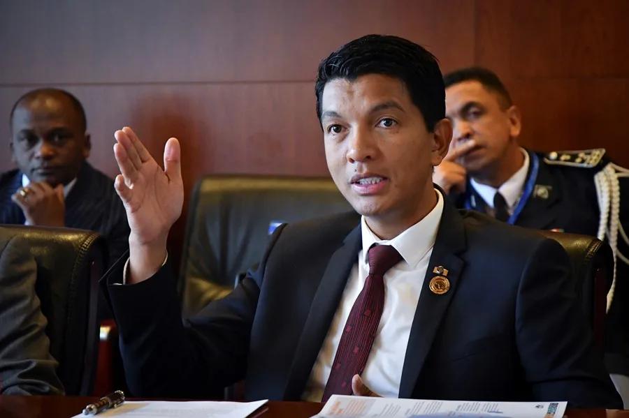 La Asamblea Nacional de Madagascar vota a favor de destituir al huido presidente Rajoelina