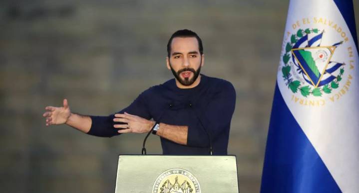 Gobierno de Bukele prohíbe lenguaje inclusivo en centros educativos en El Salvador