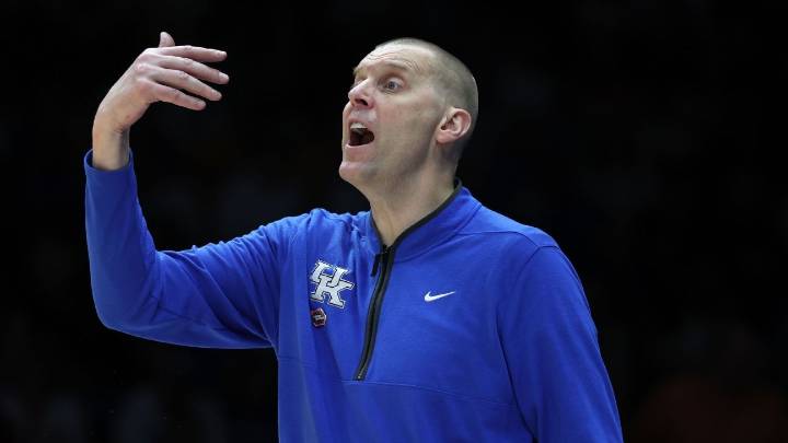 Men's college basketball teams that added -- or lost -
