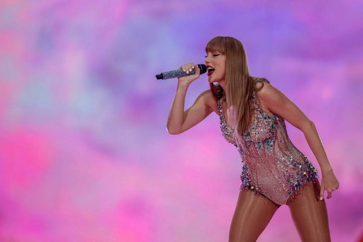 Taylor Swift entra en su era 'showgirl' con un nuevo álbum