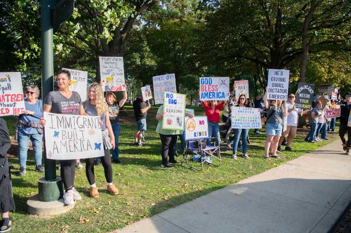At least 1,500 attend No Kings Rally in Medina