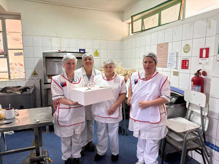 Pelarco celebra el Día de las Manipuladoras de Alimentos con emotiva sorpresa