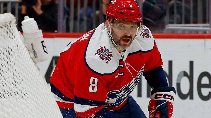 Chasing 900th goal, Alex Ovechkin plays in 1,500th game