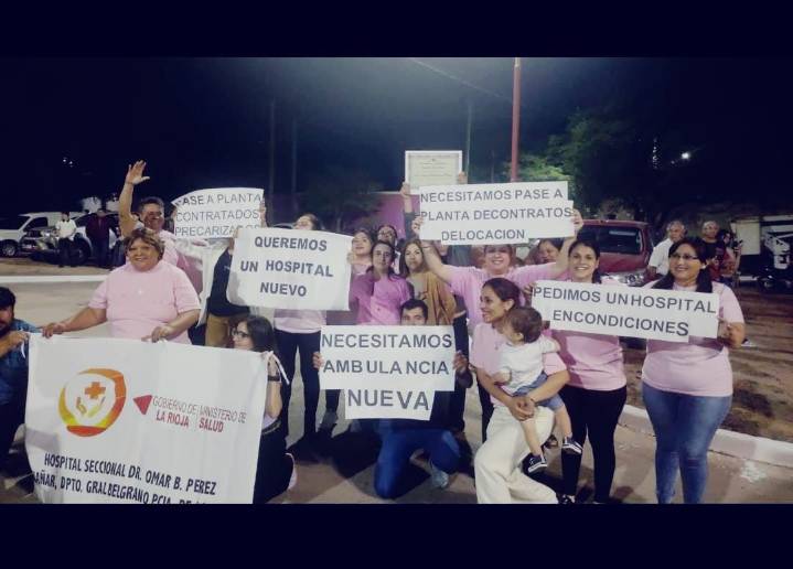 Personal de Salud se manifestó durante el acto de aniversario de Chañar: "Necesitamos ambulancia nueva"