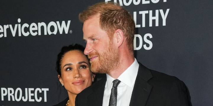 Body Language Expert Reveals the Meaning Behind Meghan Markle's Signal to Husband Harry at an Event