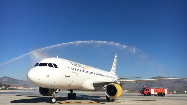 Condenado un hombre por besar "excesivamente" a su pareja durante un vuelo