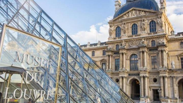 Robo de película en el Louvre: en 7 minutos se llevaron joyas de "valor incalculable"