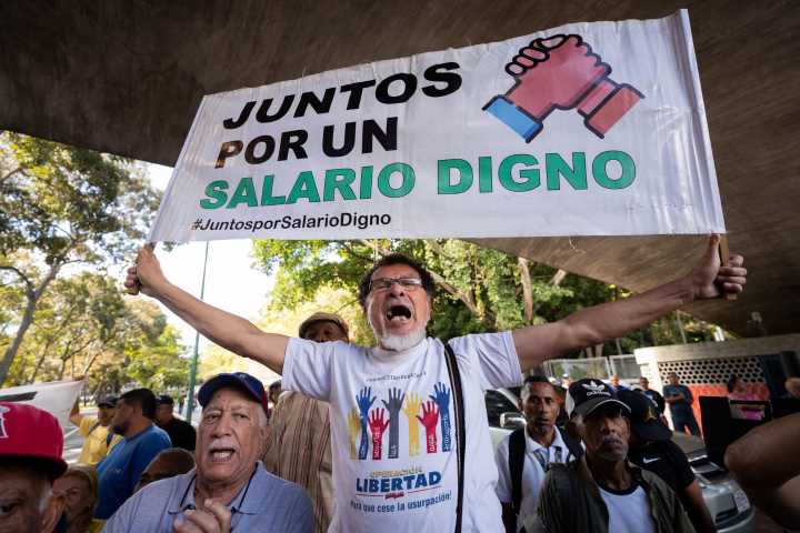 Sindicalista exige que el bono de guerra sea integrado al salario mínimo antes del aguinaldo