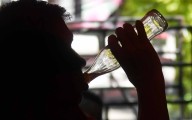 Celebran alza de impuestos a cigarros, bebidas azucaradas y lamentan exclusión al alcohol