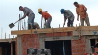 Tener trabajo ya no garantiza salir de la pobreza: más de 4,5 millones de ocupados no cubren la canasta básica