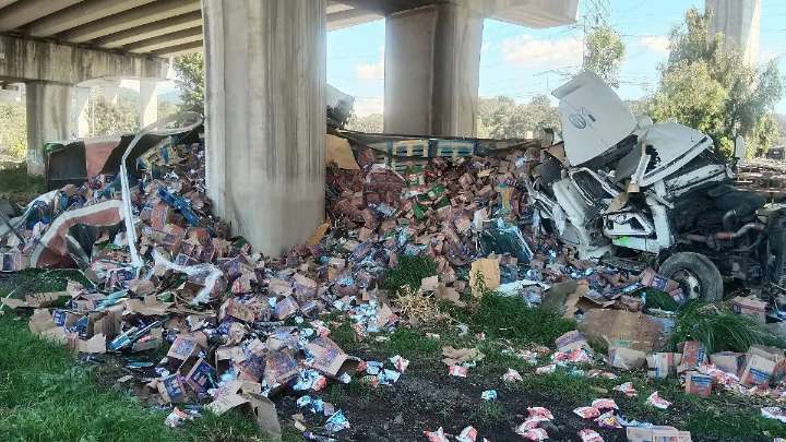 Accidente entre tráileres causa caos vial en la México