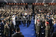 Recibe Maduro doctorado militar en medio de despliegue de EU