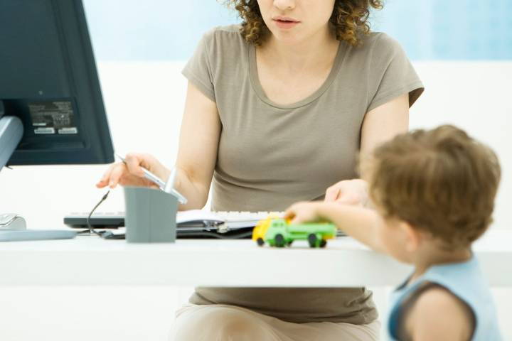 Woman Brings Toddler to Work Creating Issues for Colleague