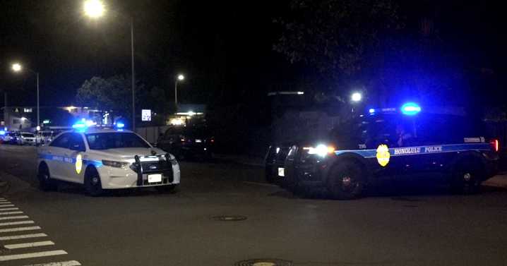 Suspects in custody after hours-long Kapahulu barricade; officer shot