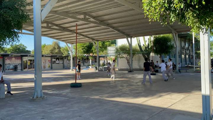 Impulsa Cobach Obregón a estudiantes rumbo a la universidad