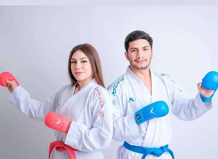 Ericka y José Armando Luque en selectivo de karate