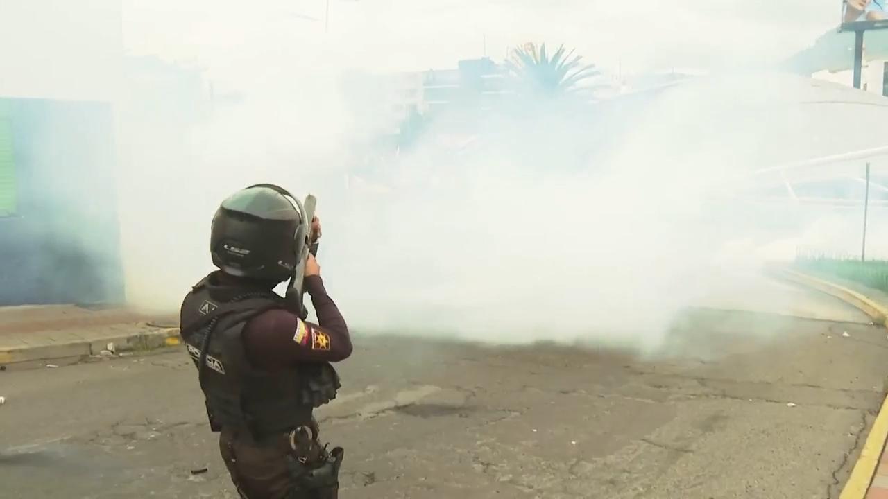 Ecuadorian police use tear gas as clashes erupt during anti