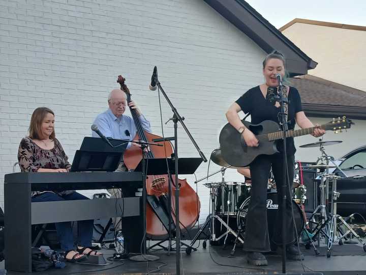 East Nashville church hosts live music event to raise food donations for school kids in need