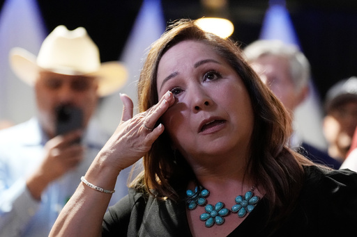 Legisladora hispana electa por Arizona enfrenta retraso en su juramentación en el Congreso