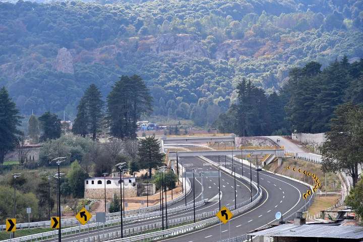 Gobierno invierte 31 mil MDP en obras carreteras y autopistas