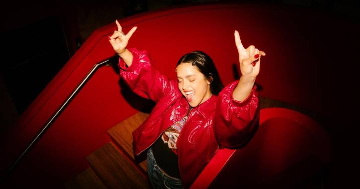 Puerto Rican 'pop girlie' Gale unveils new album 'Lo Que Puede Pasar'